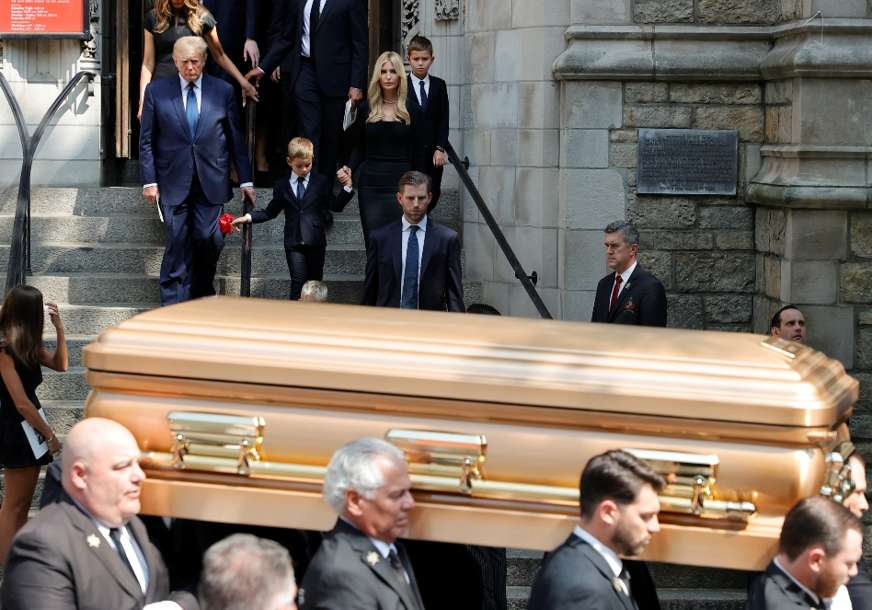 Pokopana u zlatnom sanduku: Ivana Tramp sahranjena na imanju Donalda Trampa