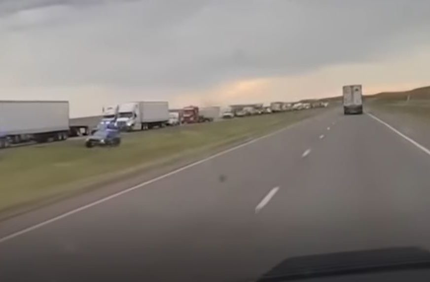 SMRTONOSNA PJEŠČANA OLUJA Velika tragedija na auto-putu, sudarilo se 21 vozilo, poginulo 6 osoba (VIDEO)