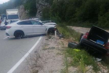 JEZIVI PRIZORI Dvoje stradalo u nesreći u Crnoj Gori, četiri osobe povrijeđene (FOTO)