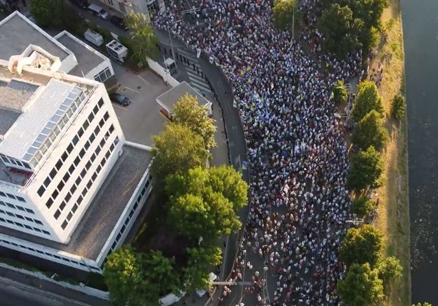 SKUP PROTEKAO BEZ INCIDENATA Na protestu ispred OHR bilo više od 7.000 ljudi