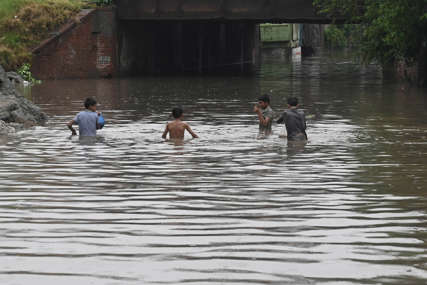 MONSUNSKE KIŠE DONIJELE PROBLEME Raste broj poginulih u poplavama u Pakistanu