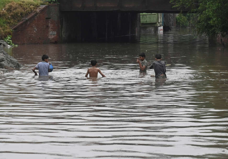 U Pakistanu alarmantna situacija: Šteta od poplava se procjenjuje na 10 milijardi dolara (FOTO)