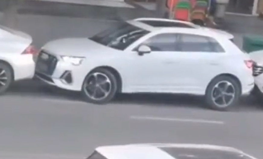Mic po mic i izvuče se: Snimak žene koja isparkirava automobil pokrenuo buru na društvenim mrežama (VIDEO)