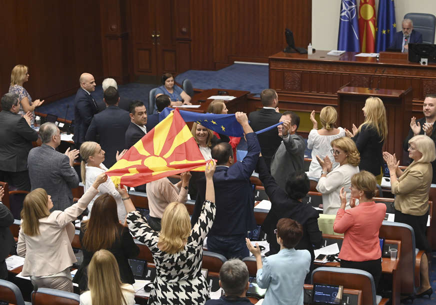 RASPRAVA TRAJALA 3 DANA Makedonski parlament usvojio zaključke o francuskom prijedlogu