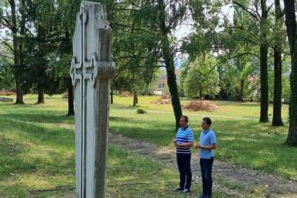 Svijeće za 5.500 stradalih Srba: Selak i Milošević posjetili spomen područje Šušnjar (FOTO)