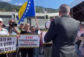 "Stop stranačkim, naprijed narodnim interesima" Protest u Sarajevu zbog rasta cijena, građani traži da vlast reaguje na krizu (VIDEO)