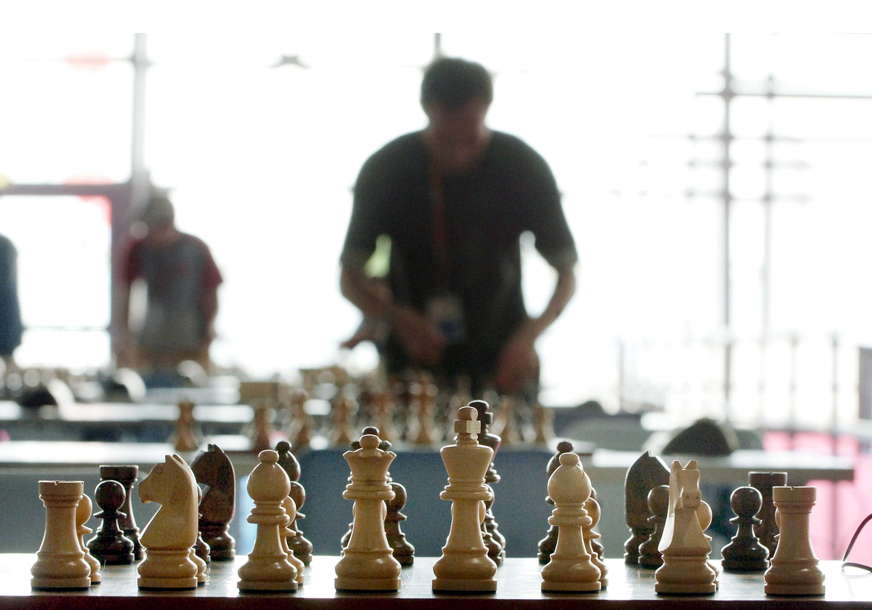 OPASNA PARTIJA Šahovski robot dječaku slomio prst (VIDEO)