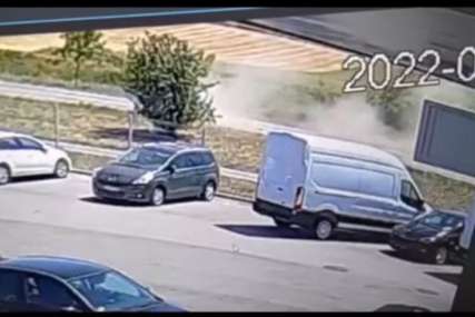 JEZIV SNIMAK PREVRTANJA AUTOMOBILA Povrijeđene dvije osobe, u vozilu bila i djeca (VIDEO)
