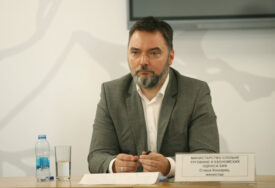 “Naša potreba je da donosimo politike i odluke u korist razvoja privrede“ Košarac traži zabranu izvoza oblovine iz BiH