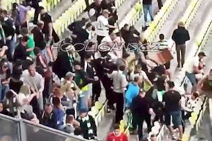 UŽAS U GDANJSKU Žestoki sukobi na stadionu (VIDEO)