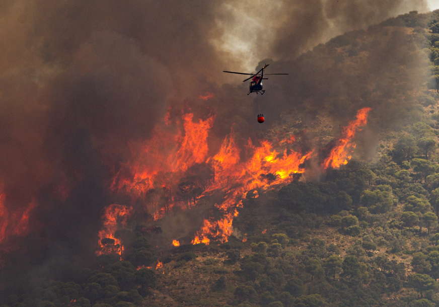 Nastavlja se borba sa vatrenom stihijom u Grčkoj: Gašenje požara otežavaju jaki udari vjetra