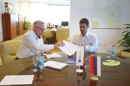 NLB banka i Ministarstvo poljoprivrede potpisali ugovor: Cilj jačanje organske proizvodnje (FOTO)