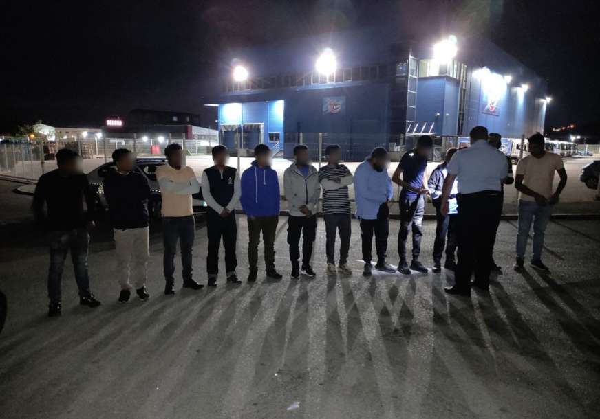 ŠOK NA AUTO-PUTU Policija pronašla 70 migranata, neki odmah prebačeni u bolnicu zbog iscrpljenosti