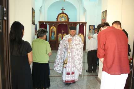 Pomen Glamočanima koje su pobile ustaše: Na liturgiji u manastiru Veselinje za duše stradalih se molili i zemljaci iz Beograda i Beča (FOTO)