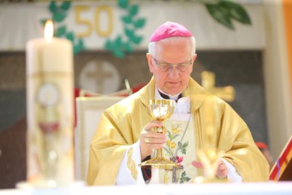 Komarica proslavio ZLATNI JUBILEJ: Bio je najmlađi biskup u Jugoslaviji, vjeri služi već 50 godina (VIDEO, FOTO)