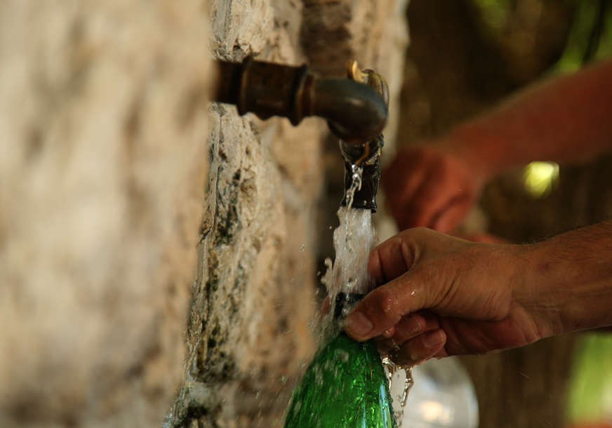 Posljedice vrućine i velike potrošnje: Dvije mjesne zajednice do večeri bez vode