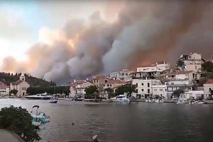 DIM "SAKRIO" SUNCE Strašne slike požara kod Šibenika, vatra guta sve pred sobom (VIDEO, FOTO)