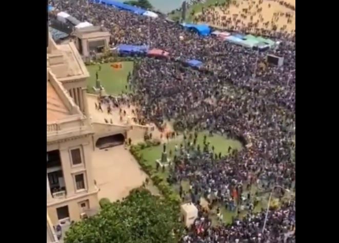 HAOS U ŠRI LANKI Demonstranti osvojili državničku palatu, premijer podnosi ostavku, predsjednik pobjegao (VIDEO)