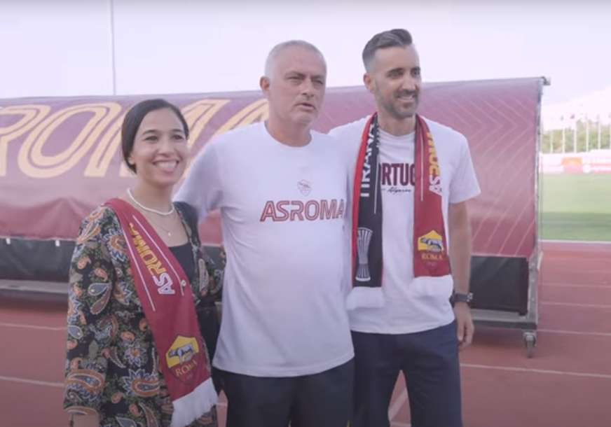 Murinjo efekat u Romi: Žoze pristao na fotografiju sa navijačem, a nakon toga se desilo nešto neočekivano (VIDEO)