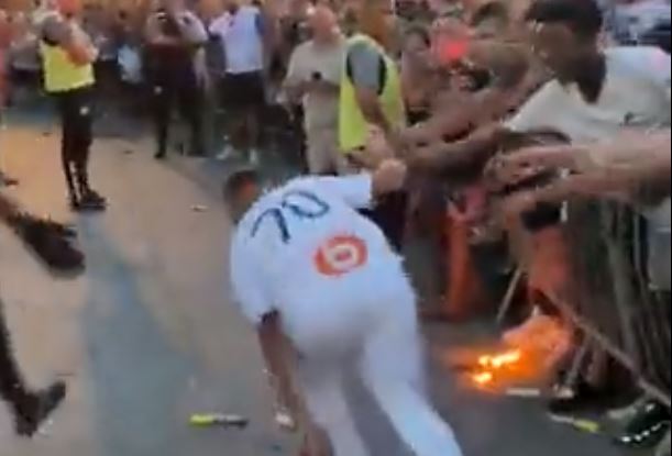 Sekunda do najbizarnije povrede u karijeri: Aleksisu proklizala noga pred očima navijača (VIDEO)