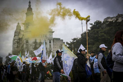 U sukobima povrijeđeno najmanje 7 policajaca: Potpredsjednica Argentine pozvala pristalice na prekid demonstracija