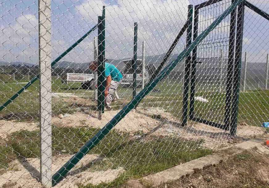 RADOVI U TOKU Psi iz banjalučkog azila dobiće uskoro ograđen prostor na otvorenom