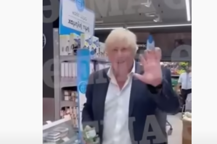 Boris Džonson boravi na odmoru u Grčkoj: Odlazeći premijer Velike Britanije snimljen kako kupuje u supermarketu (VIDEO)