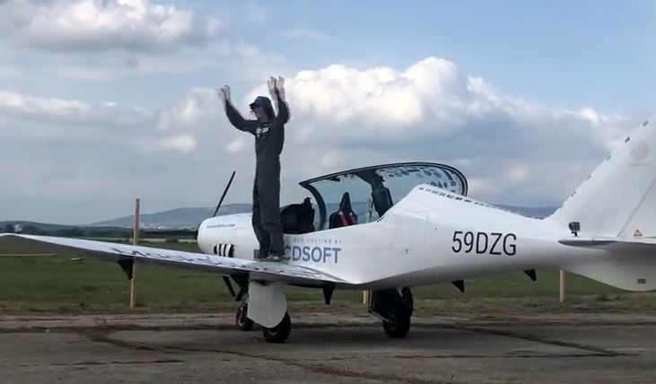 Podvig ovog tinejdžera oduševljava: Mek je najmlađi avijatičar koji je obišao svijet