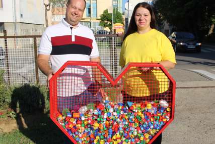 Srce za djecu s autizmom: Bojana i Dražen Suvajac, humani skupljači plastičnih čepova (FOTO)