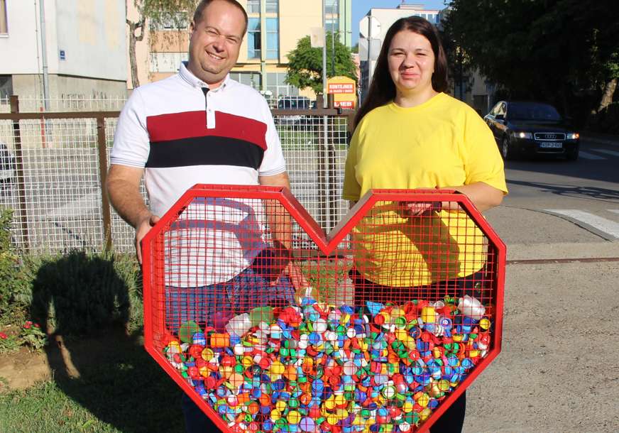 Srce za djecu s autizmom: Bojana i Dražen Suvajac, humani skupljači plastičnih čepova (FOTO)