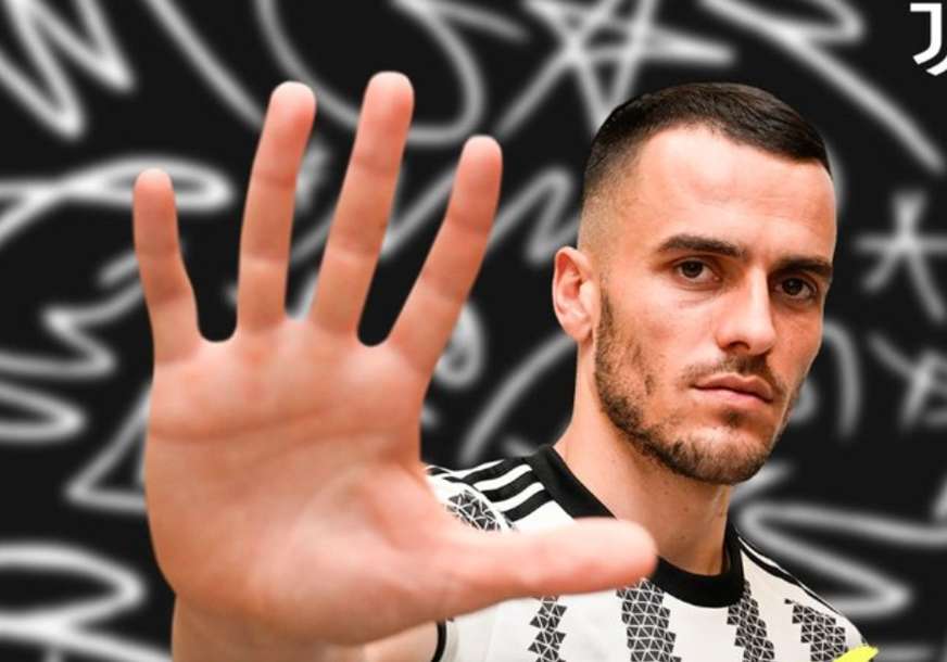 ZVANIČNO Srpski ofanzivni par u Juventusu: Kostić potpisao na četiri godine