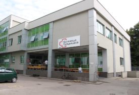 Poklon iz Novog Sada za Bolnicu Gradiška: Oprema vrijedna 60 000 eura namijenjena Odjelu pulmologije