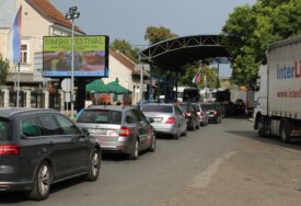 Ukoliko putujete IMAJTE STRPLJENJA: Duge kolone vozila na prelazima Gradiška, Kostajnica, Velika Kladuša i Izačić