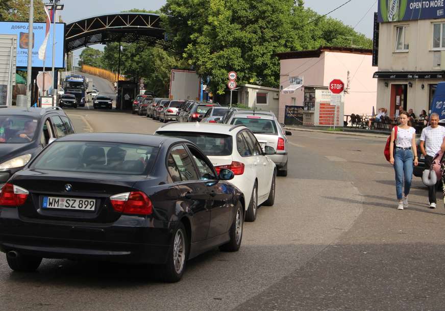 Gužve na granicama: Pojačan intenzitet saobraćaja na ulazu u BiH