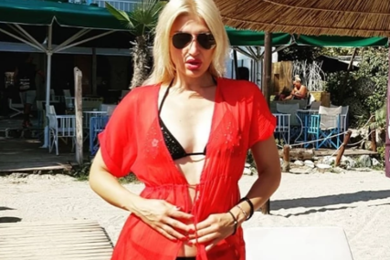 Pjevačica za 7 nedjelja, smršala 11 kilograma: Jovana  pokazala izvajano tijelo na plaži (FOTO)