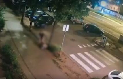 Reagovalo tužilaštvo nakon jezivog snimka: Mladić vukao, bacao i šutirao ženu koja leži na zemlji (VIDEO)