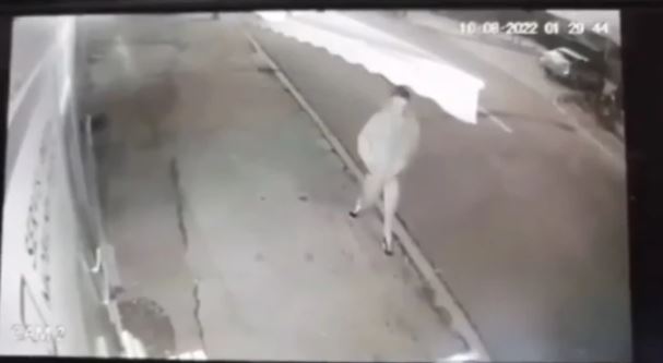 Mladić završio u komi: Pijani vozač "pokosio" pješaka na trotoaru, pa pobjegao (FOTO)
