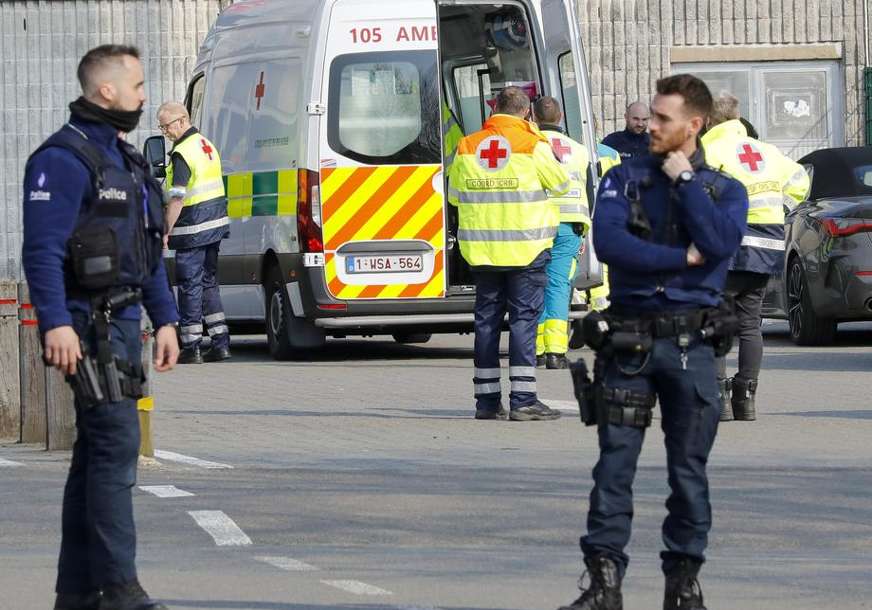 Zamalo izbjegnuta tragedija: Automobil u Belgiji prešao 25 kilometara sa ONESVIJEŠĆENIM VOZAČEM