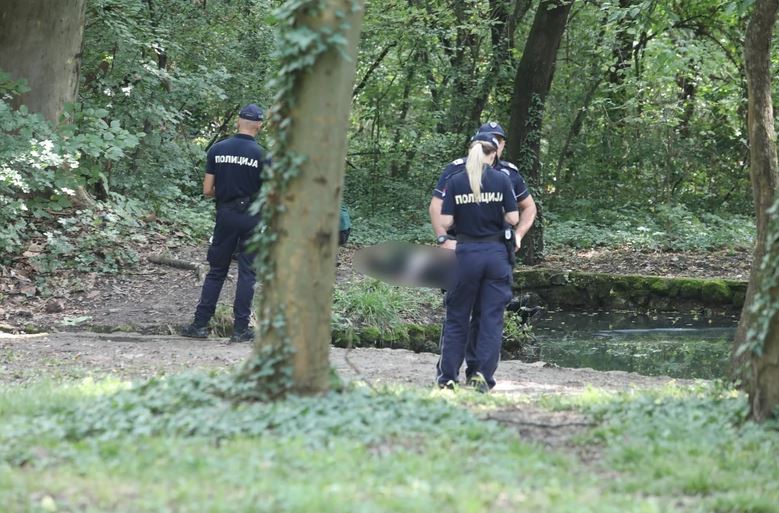 Uhapšena dva muškarca: Bludničili u parku punom djece i prolaznika