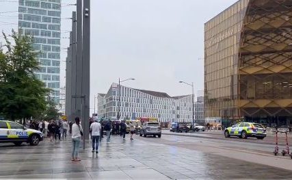 PUCNJAVA U TRŽNOM CENTRU U ŠVEDSKOJ Dvije osobe ranjene, očevici uplakani istrčali napolje (VIDEO)