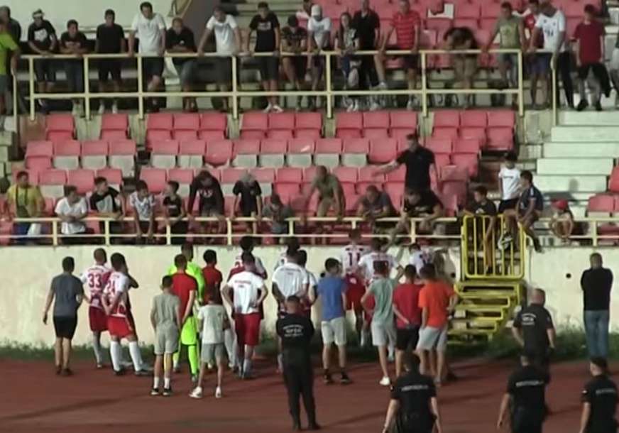 Nove mučne scene u srpskom fudbalu: I u Nišu maltretiranje igrača od strane “navijača” (VIDEO)
