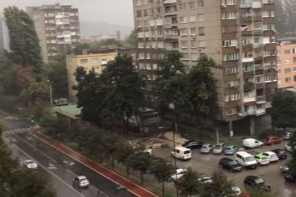 Sarajevo pogodilo snažno nevrijeme: Kiša praćena grmljavinom izazvala kolaps u saobraćaju