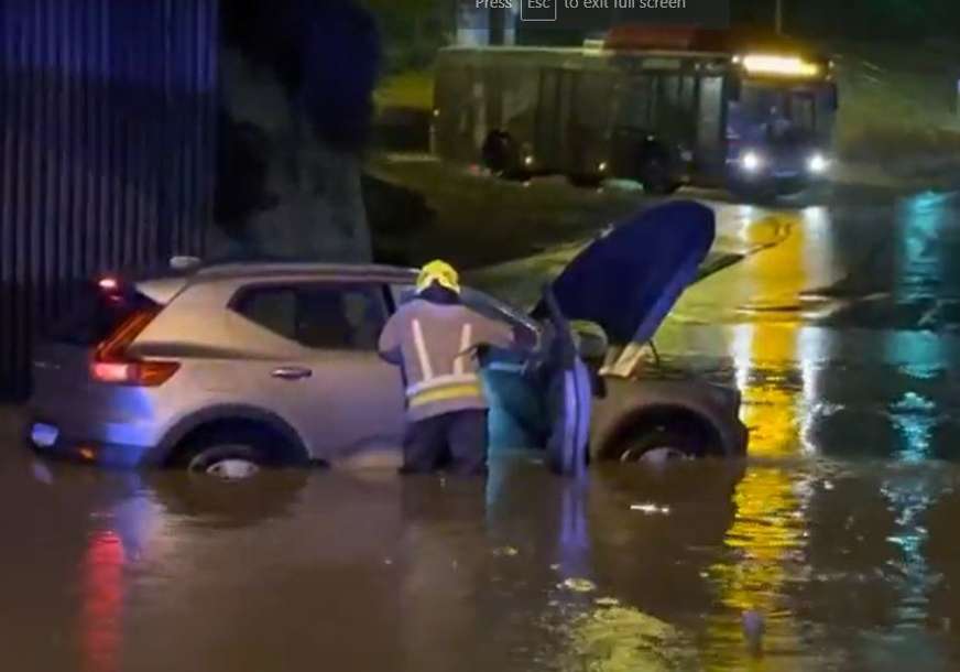 Nove padavine, stari problemi: Kiša koja je večeras rashladila Sarajevo, sa sobom donijela i poplavu (VIDEO)