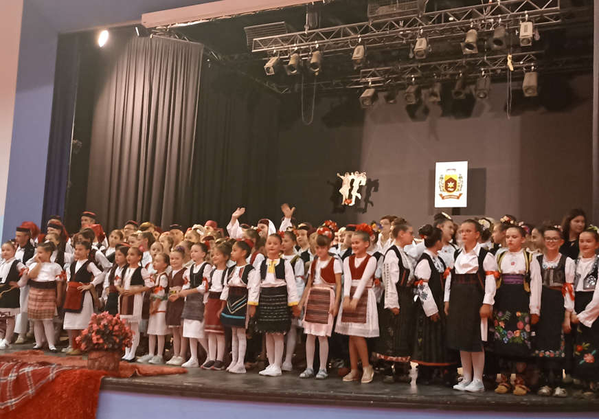 Nastupilo 20 kulturno-umjetničkih društava: U Drvaru održana Međunarodna smotra folklora "Amateri svome gradu" (FOTO)