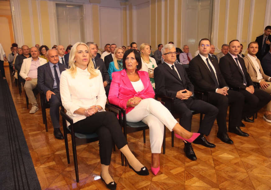 "Uvijek smo bili na pravoj strani i zajedno rješavali probleme" Cvijanovićeva čestitala jubilej sindikalcima (FOTO)