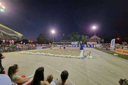 Spektakularno noćno finale u Bijeljini: Uz podršku Mozzarta završen „Sunrise beach volley tour 2022“