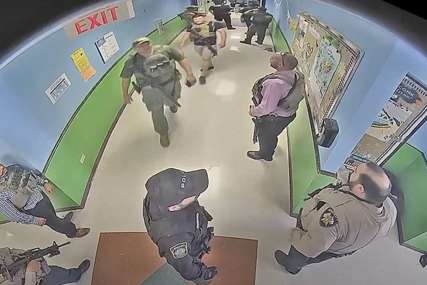 Smijenjen kritikovani šef policije u Teksasu: "19 policajaca čekalo pun sat u hodniku ispred učionice dok se odvijao MASAKR"