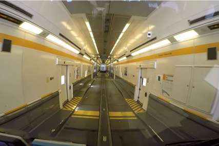 Putnici satima bili zarobljeni: Stao voz u tunelu pod La Manšom (VIDEO)