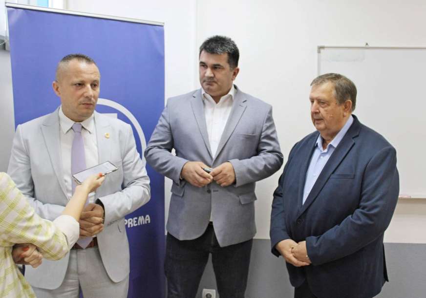 Ministar Petričević u posjeti Loparama: Pozvao mala i srednja preduzeća da konkurišu za dodjelu podsticaja