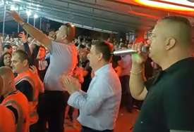 (VIDEO) ĐAJIĆ "POMIRIO" ŽARETA I GOCIJA Šator u Gradišci bio pretijesan, a onda su zajedno zapjevali „Barabu